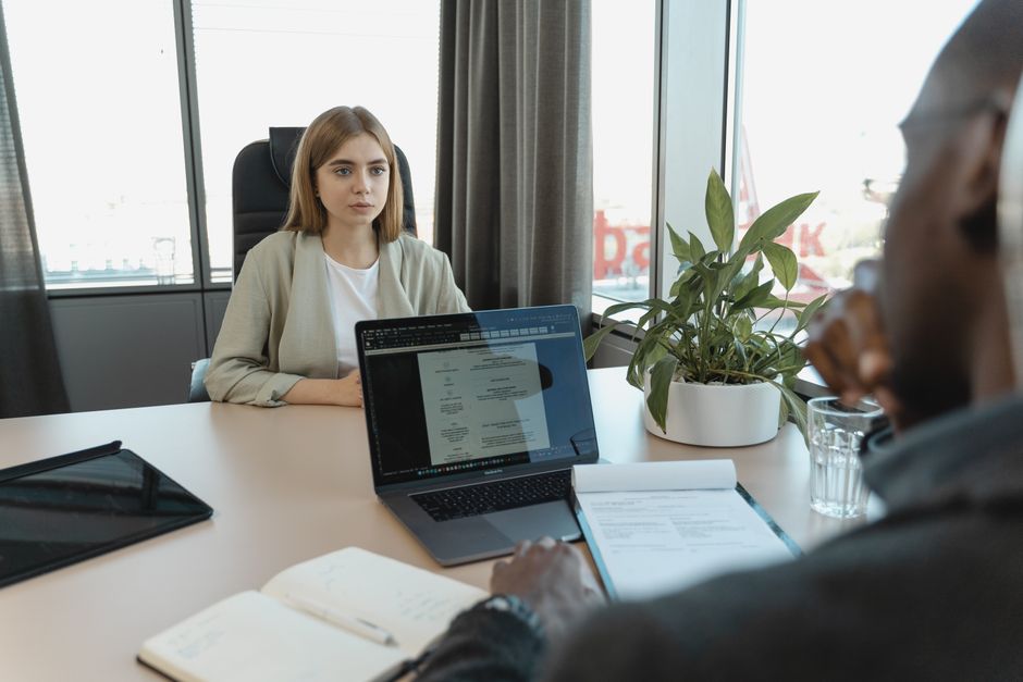 Profesionalni razgovor u uredu